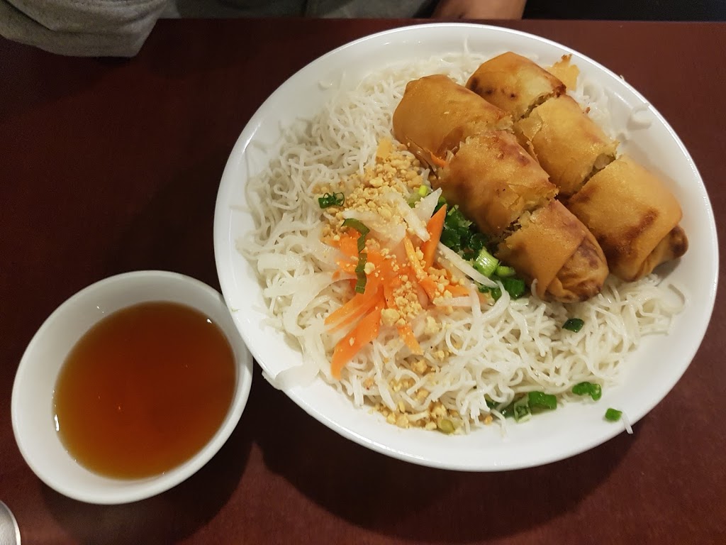 Pho Hoang Minh Restaurant | 172 Wyse Rd, Dartmouth, NS B3A 1M6, Canada | Phone: (902) 465-6868