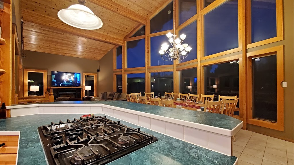 Pinetree Chalet | 2215 Sunburst Dr, Sun Peaks, BC V0E 5N0, Canada | Phone: (604) 288-1193