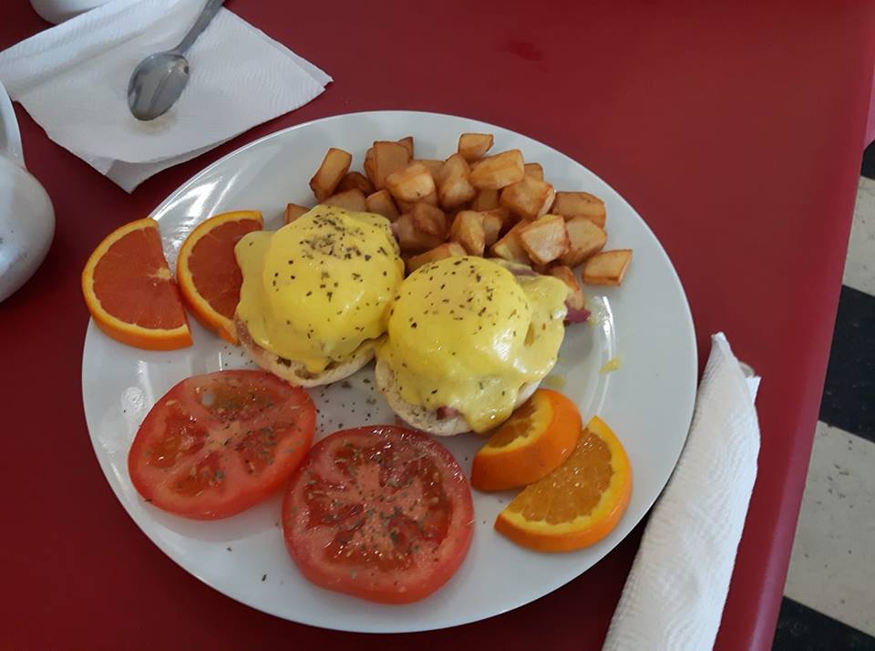 Beach House Diner | 12190 Lakeshore Rd, Wainfleet, ON L0S 1V0, Canada | Phone: (905) 714-2612