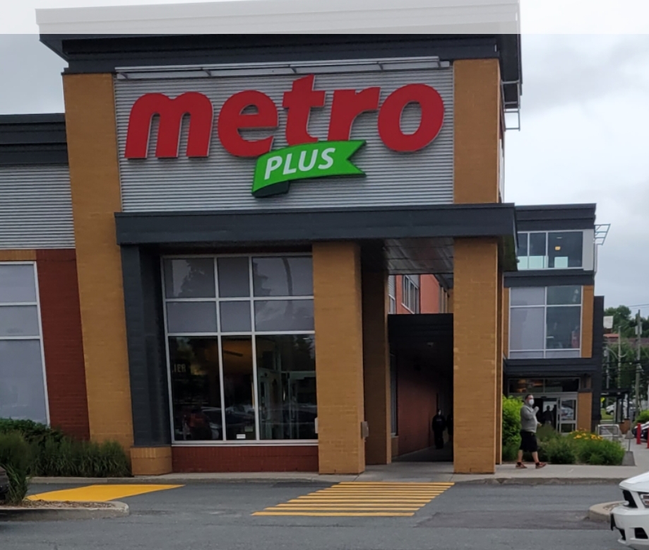 Metro Plus Centre Ville | 6000 Rue Papineau, Lac-Mégantic, QC G6B 1Y8, Canada | Phone: (819) 583-1400