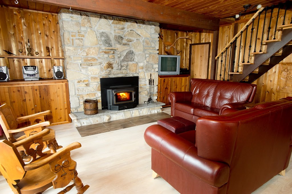 Chalet La Maison dAntoine | 100 Avenue Arbour, Sainte-Béatrix, QC J0K 1Y0, Canada | Phone: (450) 867-1992