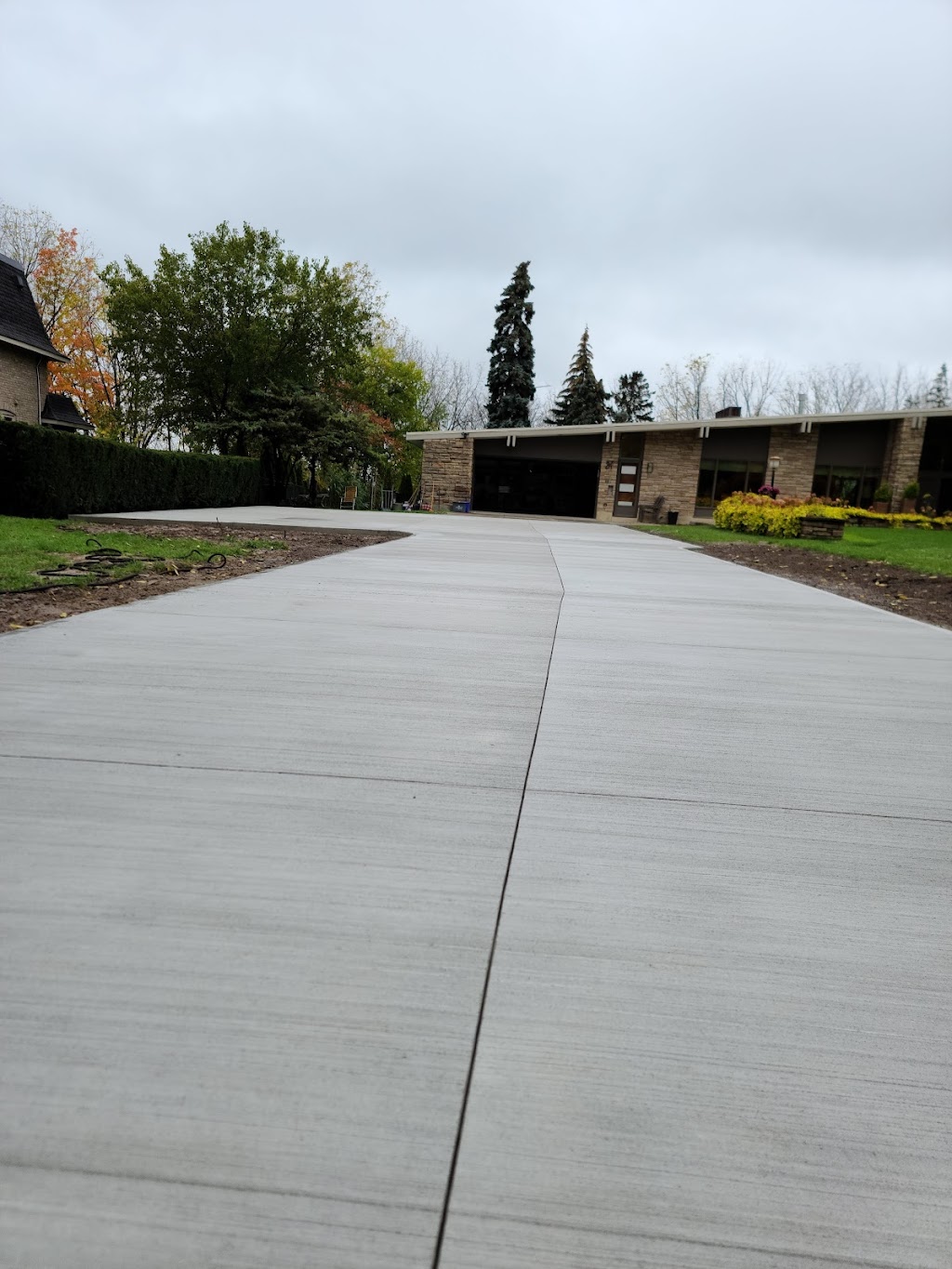 Luxury concrete | 8136 Coventry Rd, Niagara Falls, ON L2H 2X6, Canada | Phone: (289) 501-1753