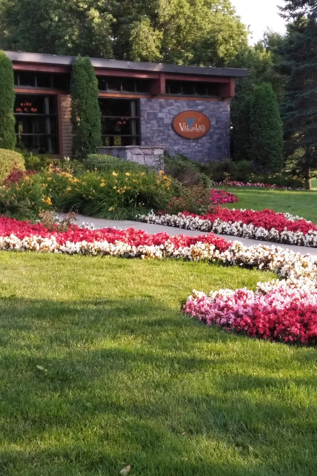 Club de Golf Val des Lacs | 300 Rue des Cèdres, Sainte-Sophie, QC J5J 2T6, Canada | Phone: (450) 431-0503