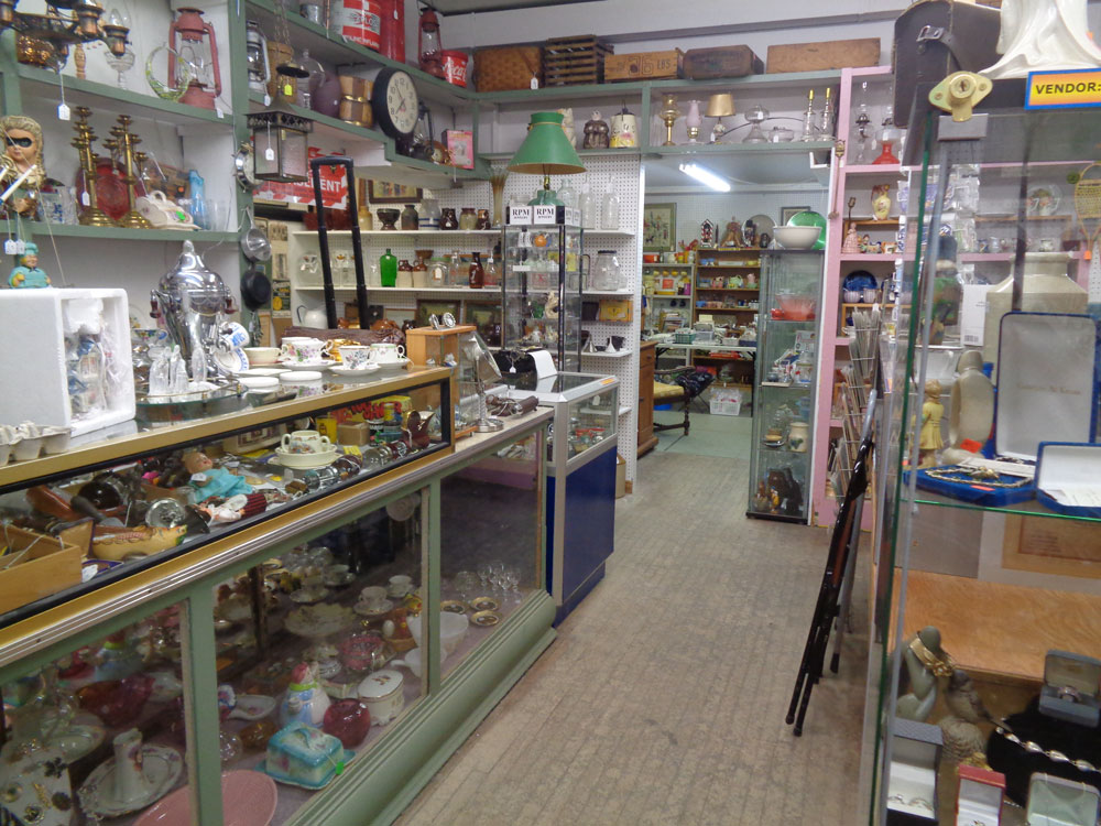 Gore St Antique Market | 147 Gore St E, Perth, ON K7H 1J8, Canada | Phone: (613) 267-3156