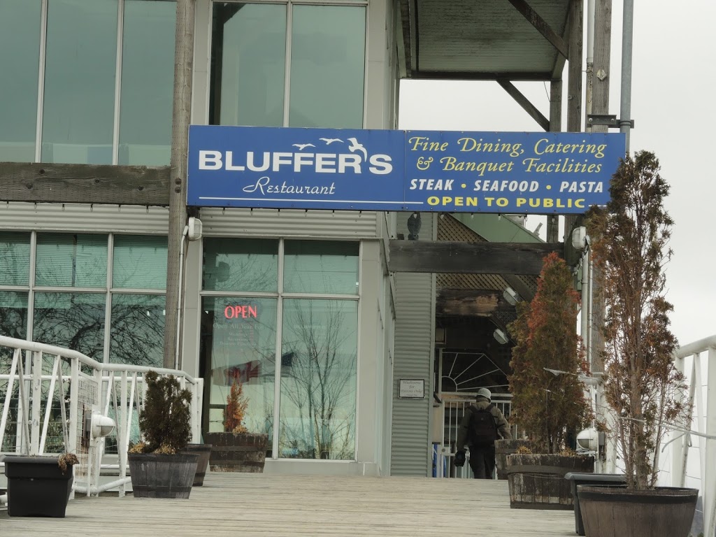 Bluffers Restaurant | 7 Brimley Rd S, Scarborough, ON M1M 3W3, Canada | Phone: (416) 264-2337