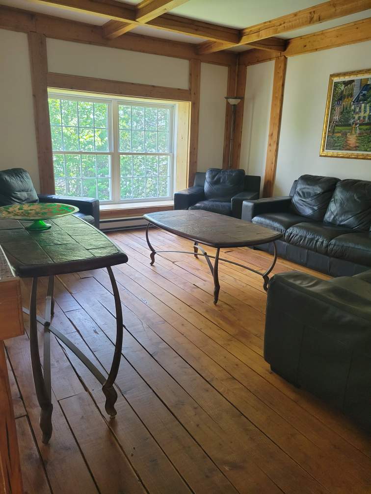 Chalet de Prestige | 1544 Chemin Ste Marie, Lac-aux-Sables, QC G0X 1M0, Canada | Phone: (514) 465-0073