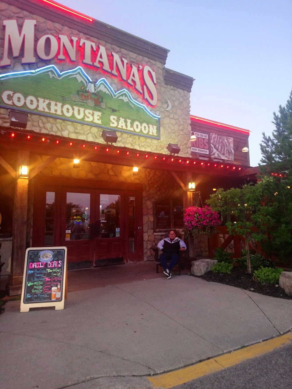 Montanas | 66 Barrie View Dr, Barrie, ON L4N 8V4, Canada | Phone: (705) 726-3375