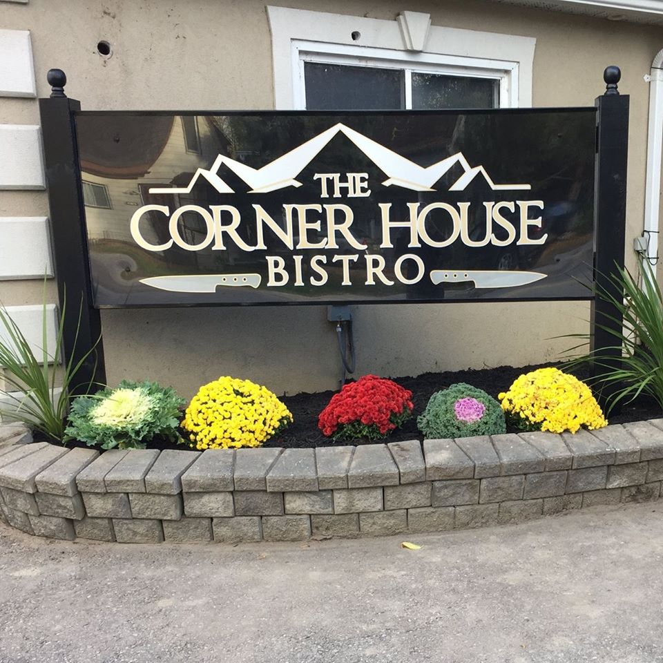 The Corner House Bistro | 240 Church St, Keswick, ON L4P 3C9, Canada | Phone: (905) 476-4800
