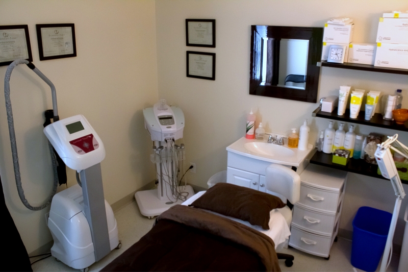 Clinique Esthétique Roselyne | 3244 Boulevard Saint-Jean, Trois-Rivières, QC G9B 2M1, Canada | Phone: (819) 377-9036