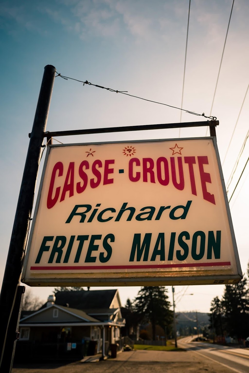 Casse-Croûte Chez Richard | 364 Rue Principale, Lac-Saint-Paul, QC J0W 1K0, Canada | Phone: (819) 587-3414