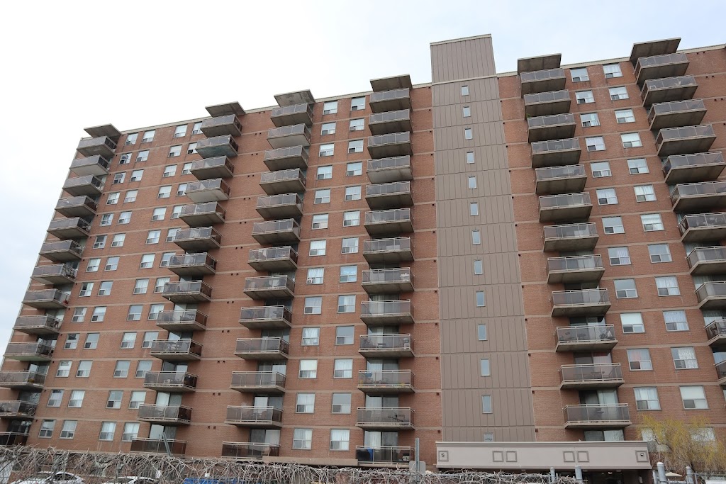 Horizon Apts The | 1060 Caven St #601, Mississauga, ON L5G 4J5, Canada | Phone: (905) 274-1229