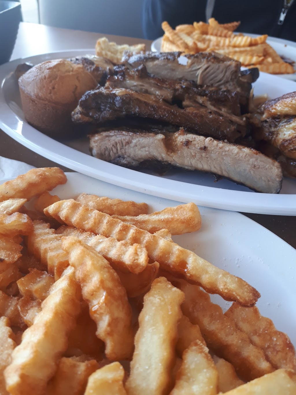 Tommys Bar-B-Q | 3031 Howard Ave, Windsor, ON N8X 3Y9, Canada | Phone: (519) 254-1111