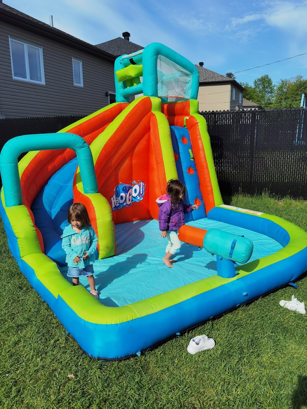 SPLASH Jeux gonflables et équipement de fête | 13575 Rue Théophile-Hamel, Mirabel, QC J7N 0R7, Canada | Phone: (514) 239-7180