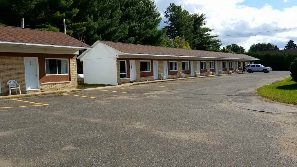 Motel Joliette Inc | 2070 Rue de la Visitation, Saint-Charles-Borromée, QC J6E 7Y8, Canada | Phone: (450) 756-4518