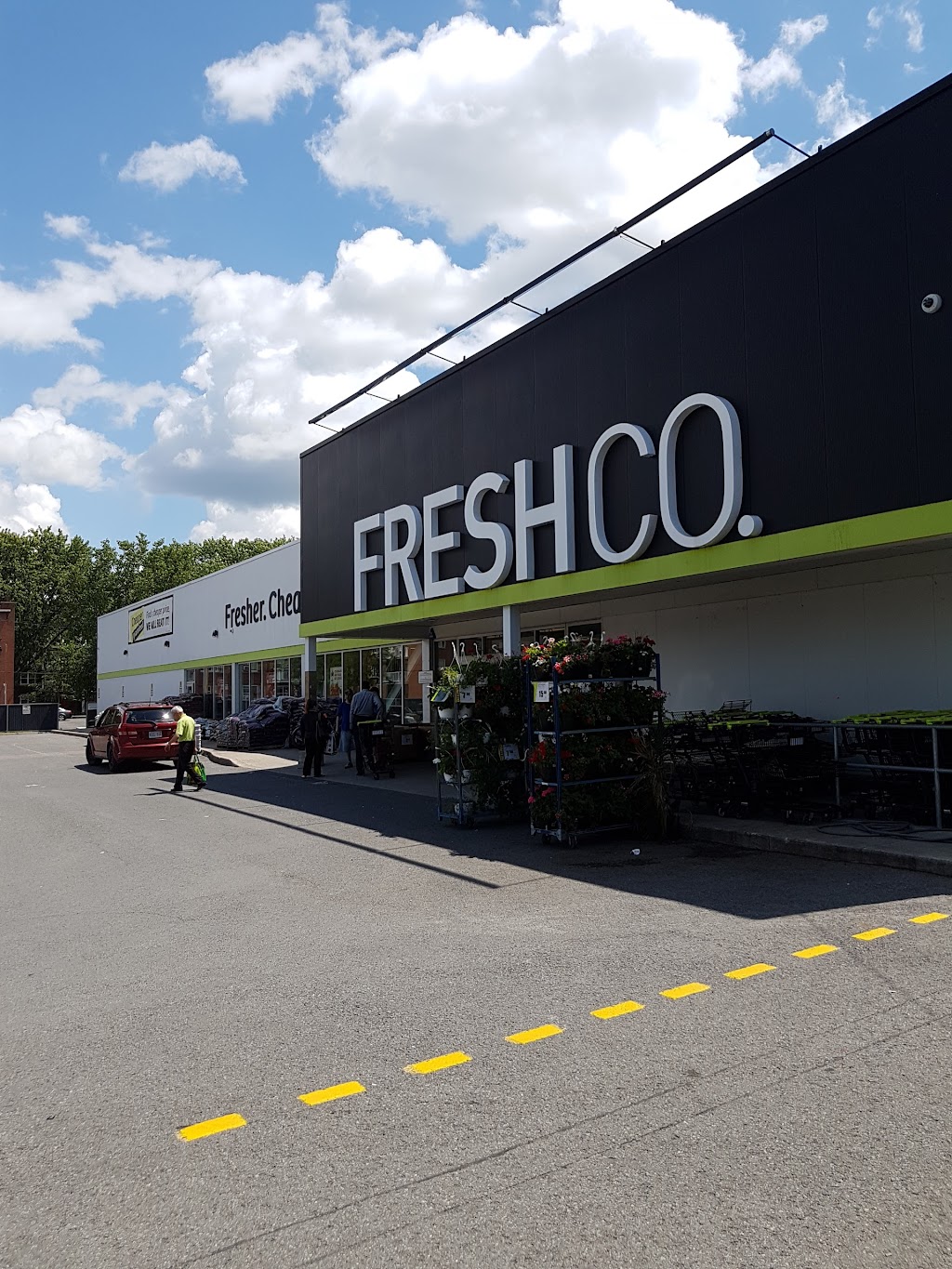 FreshCo McArthur & LaFontaine | 320 McArthur Ave., Ottawa, ON K1L 5G2, Canada | Phone: (613) 744-4343