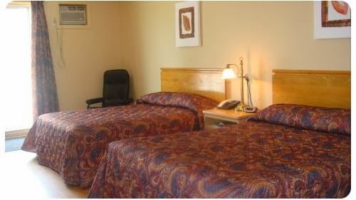 Motel les Pignons Verts | 120 Avenue Lépine, Gatineau, QC J8L 4M4, Canada | Phone: (819) 281-2101