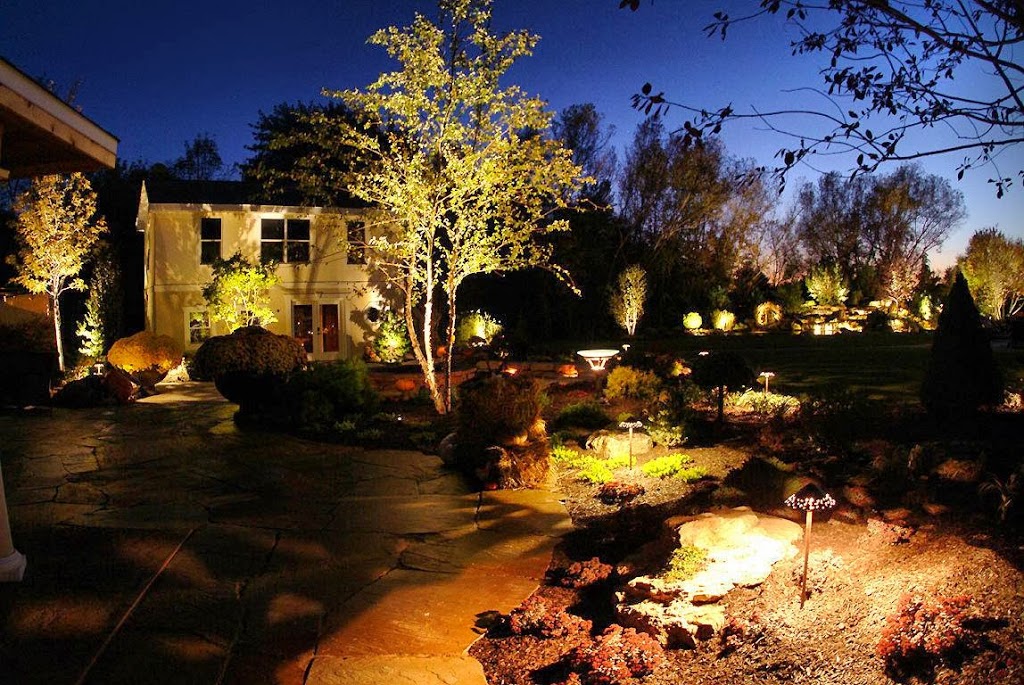 North Van Landscape Lighting | 2589 Fromme Rd, North Vancouver, BC V7J 3K5, Canada | Phone: (604) 500-3344