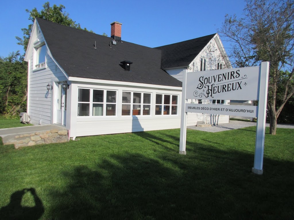 Souvenirs Heureux | 2296 Chemin du Parc, Orford, QC J1X 7A2, Canada | Phone: (819) 868-8666