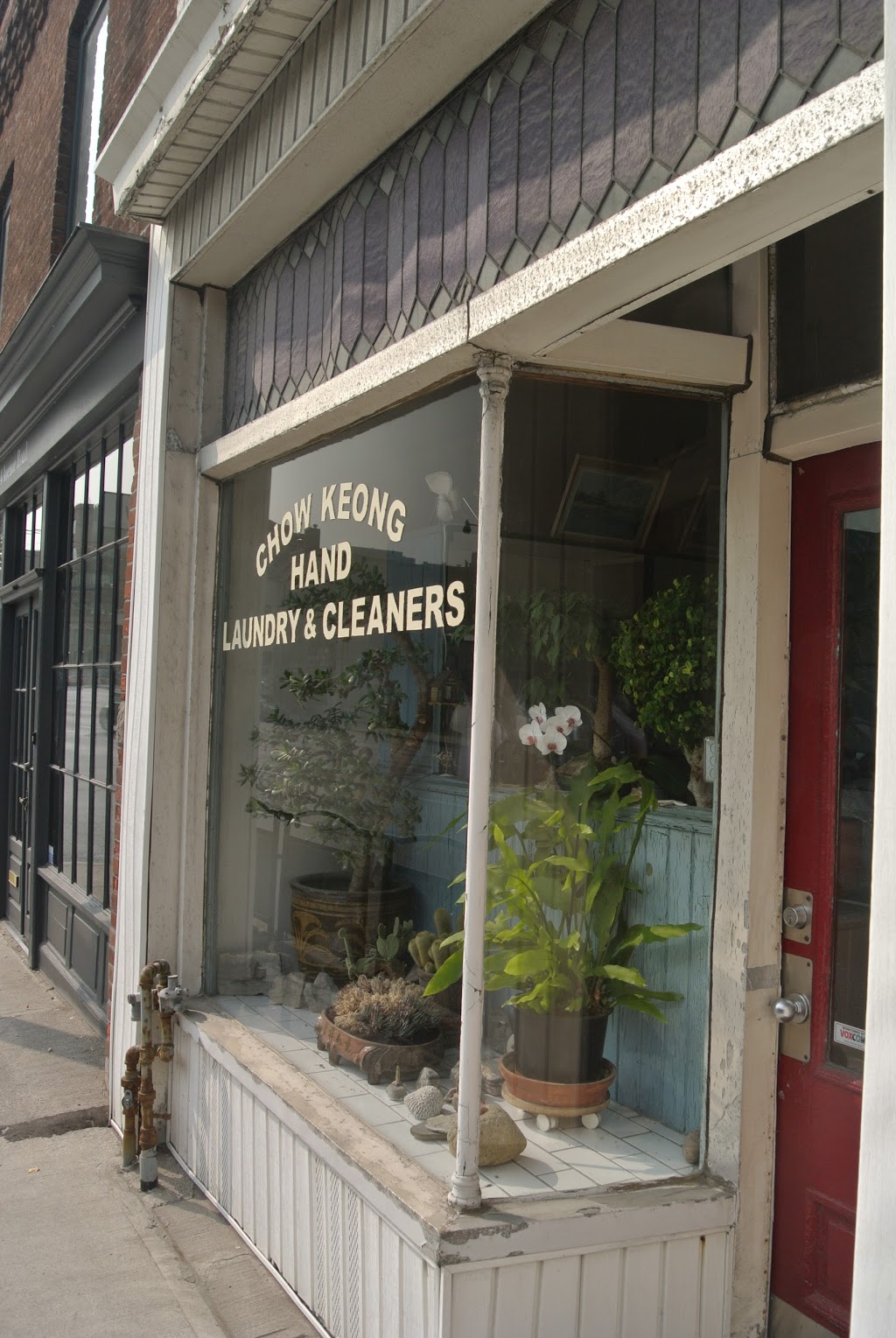 Chow Keong Hand Laundry and Cleaners | 176 Avenue Rd, Toronto, ON M5R 2J1, Canada | Phone: (416) 922-4818