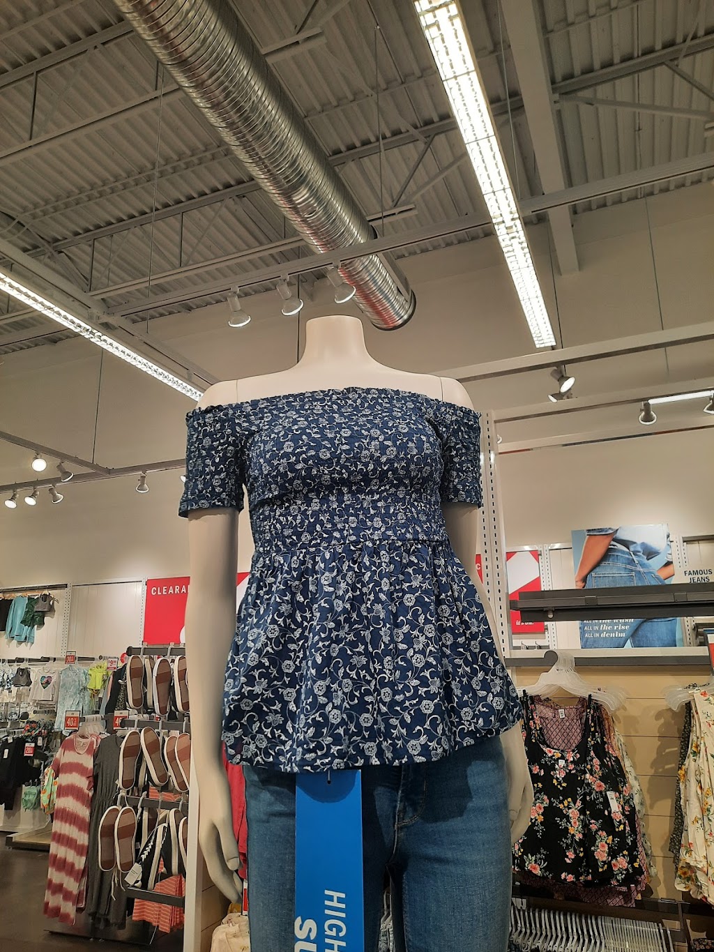 Old Navy | 15518 37 St NW, Edmonton, AB T5Y 0S5, Canada | Phone: (780) 652-0657