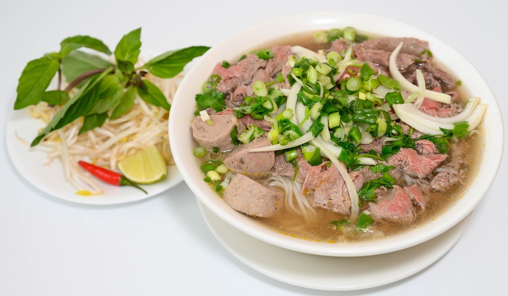 PHO KINGDOM | 720 16 Ave NW, Calgary, AB T2M 0J8, Canada | Phone: (403) 475-0699