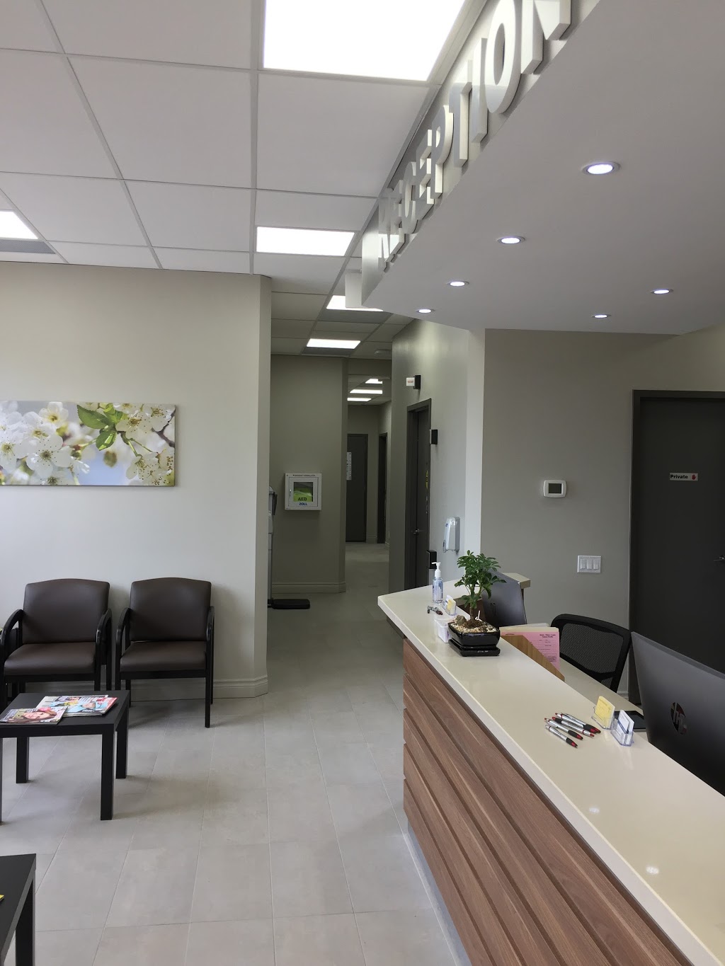 Allaura Medical Center and Pharmacy | 2 Allaura Blvd unit 11-12, Aurora, ON L4G 3S5, Canada | Phone: (905) 713-1717