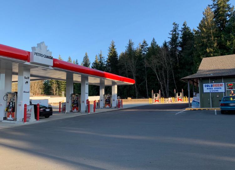 Coombs Corner Convenience | 2484 Alberni Hwy, Coombs, BC V0R 1M0, Canada | Phone: (250) 586-6111