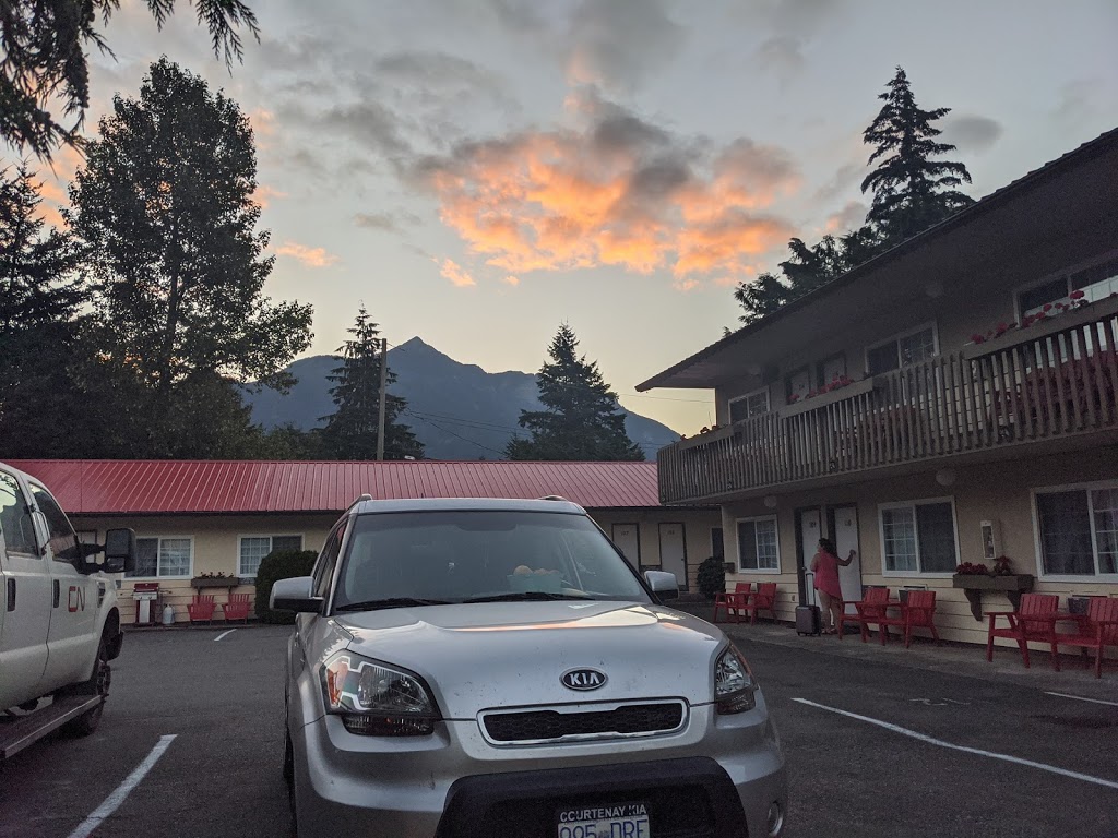 Red Roof Inn Motel | 477 Fraser Ave, Hope, BC V0X 1L0, Canada | Phone: (604) 869-2446