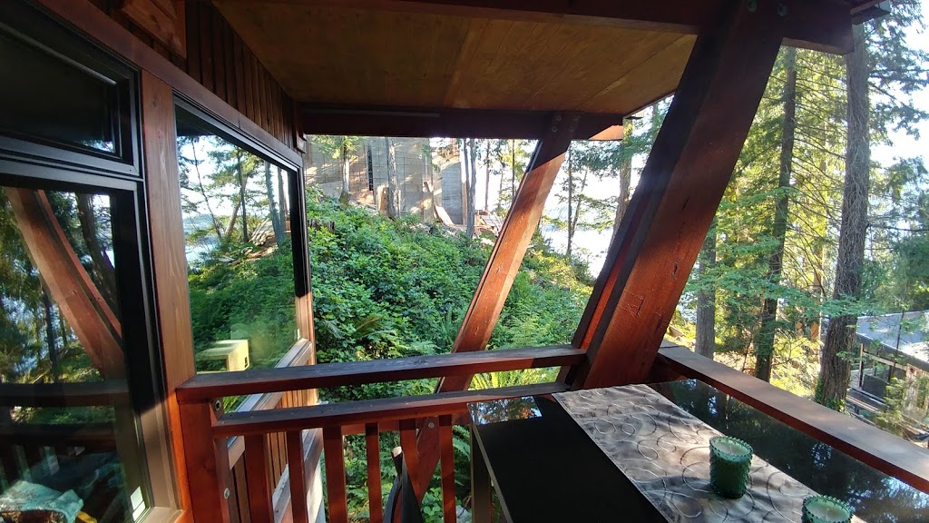 Sechelt Coastal Retreat | 6031 Coracle Dr, Sechelt, BC V0N 3A4, Canada | Phone: (604) 440-1517