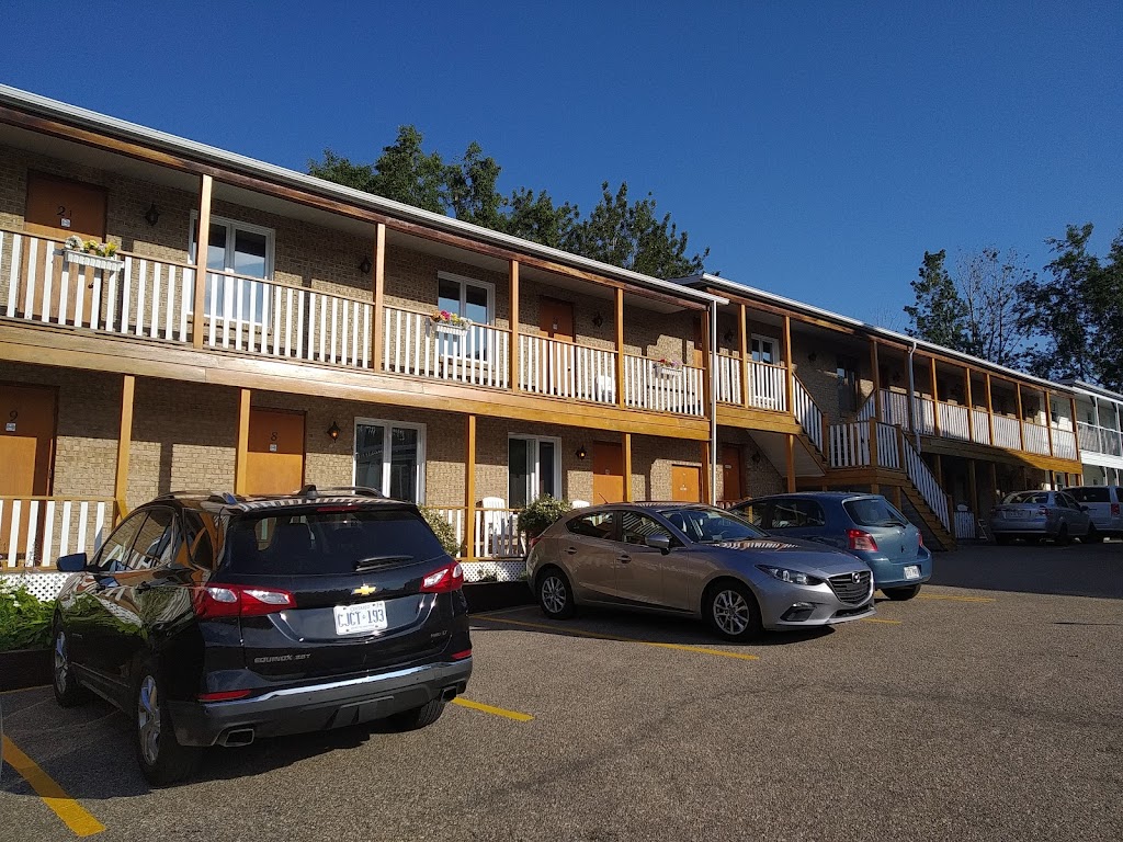 Hotel Motel Georges | 135 Rue du Bateau Passeur, Tadoussac, QC G0T 2A0, Canada | Phone: (418) 235-4393