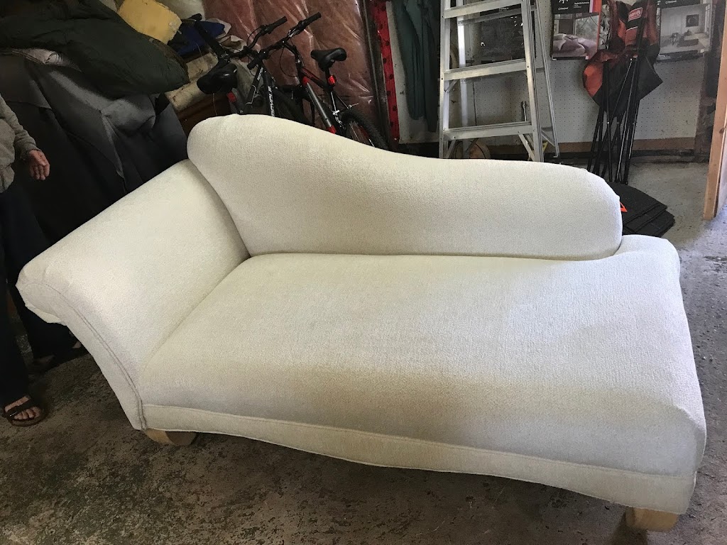 Bobs Upholstery 1972 | 18 Frank St, Carleton Place, ON K7C 2Z7, Canada | Phone: (613) 250-9090