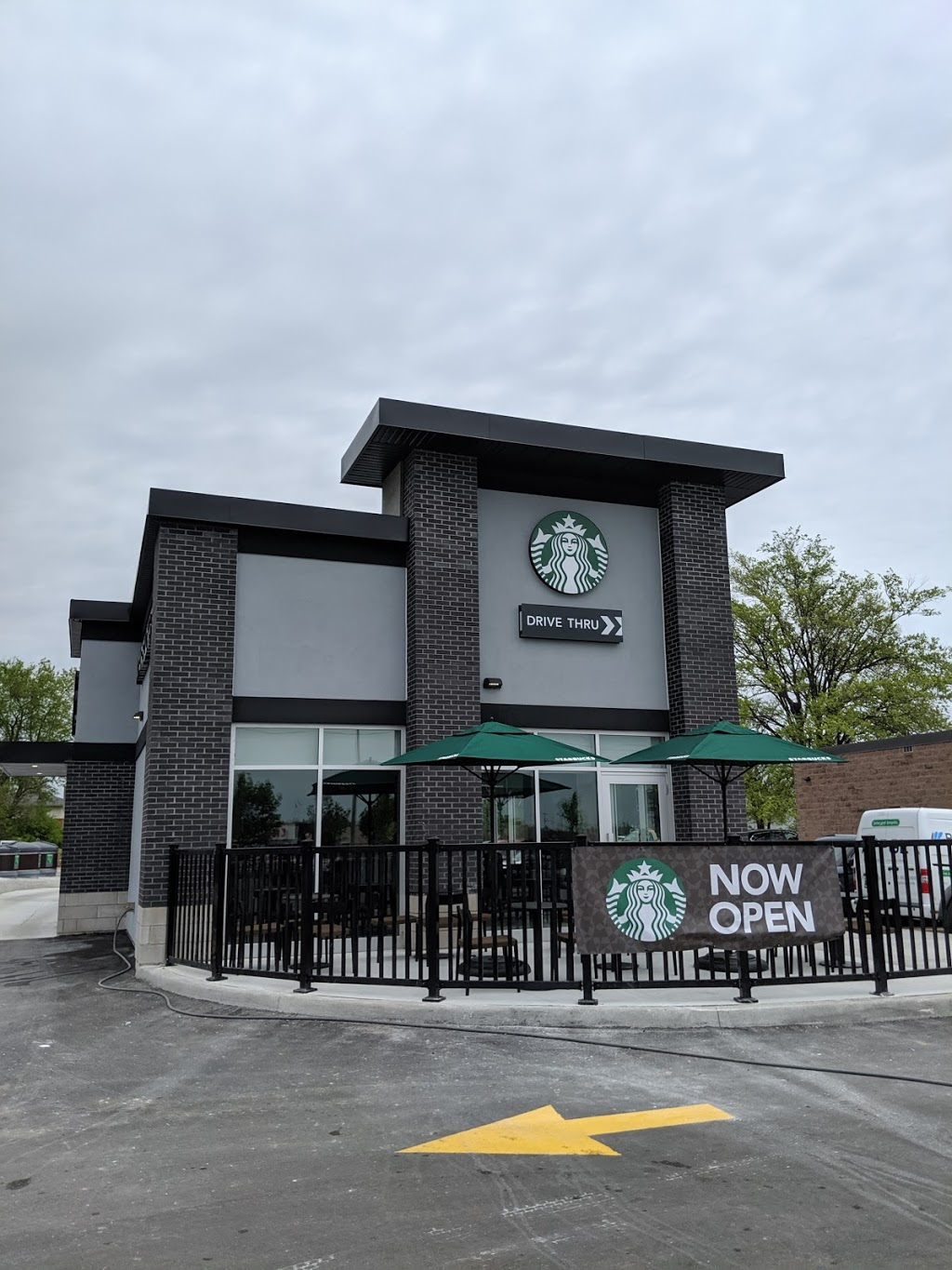 Starbucks | 311 Bayfield St #1, Barrie, ON L4M 3C2, Canada | Phone: (705) 220-7673