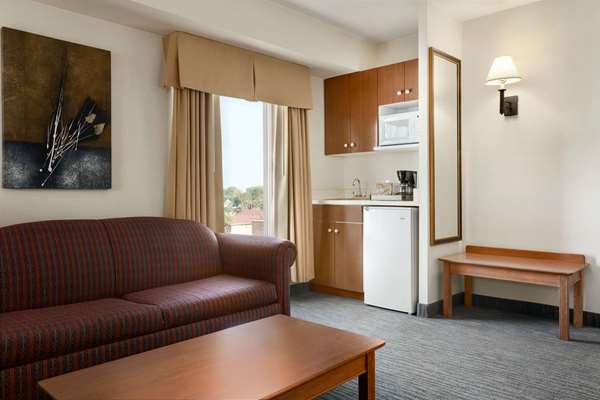 Days Inn by Wyndham Niagara Falls Centre St. By the Falls | 5068 Centre St, Niagara Falls, ON L2G 3N9, Canada | Phone: (905) 357-2550