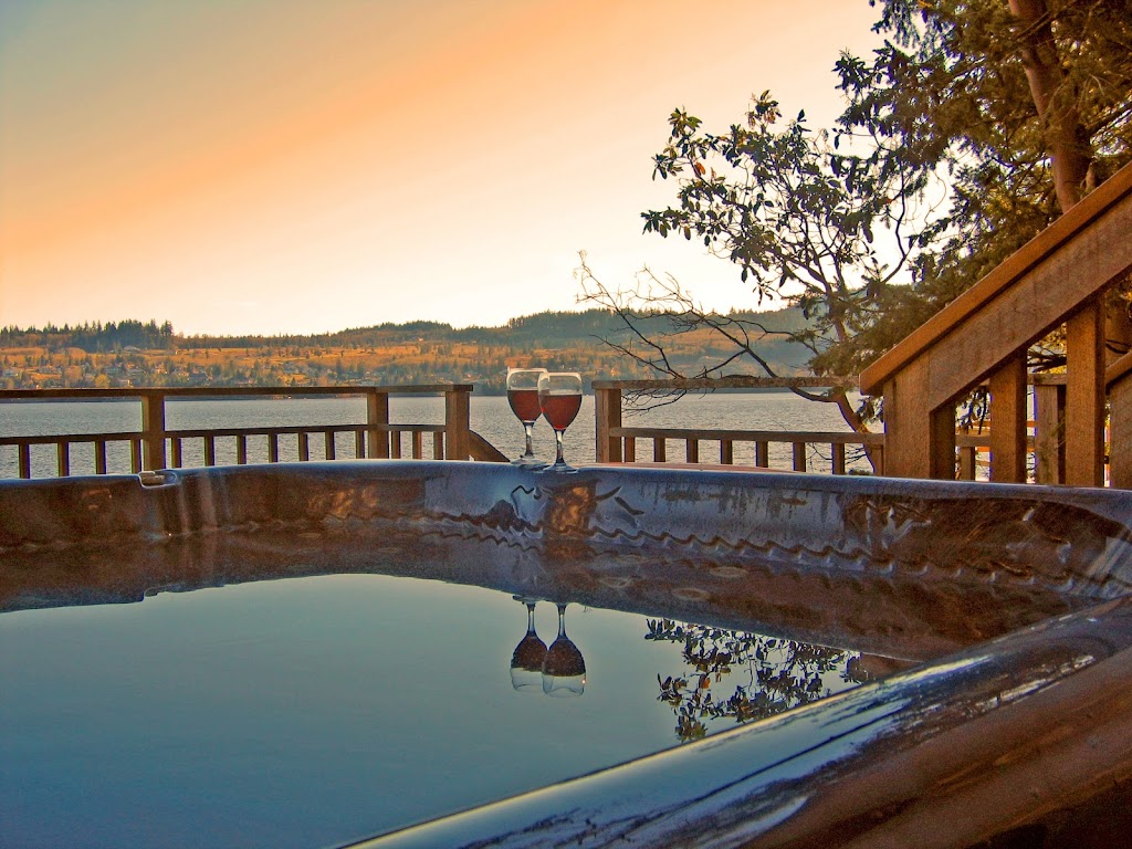 Coracle Cove Waterfront Suite | 6055 Coracle Dr, Sechelt, BC V0N 3A4, Canada | Phone: (604) 885-3790