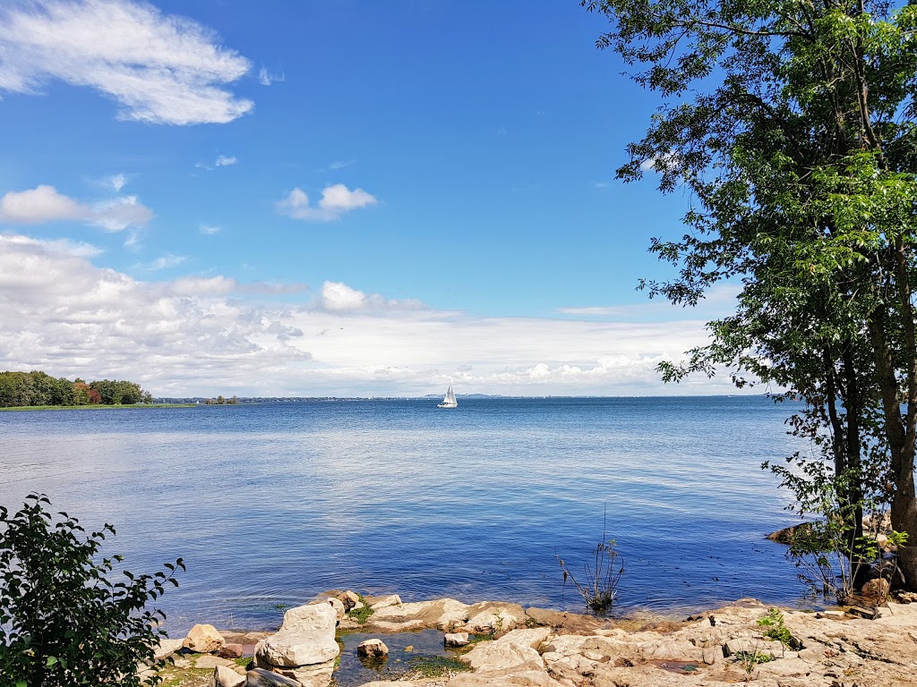 Municipal Waterfront Stop | 57 Boulevard du Domaine, Notre-Dame-de-lÎle-Perrot, QC J7V 7P2, Canada