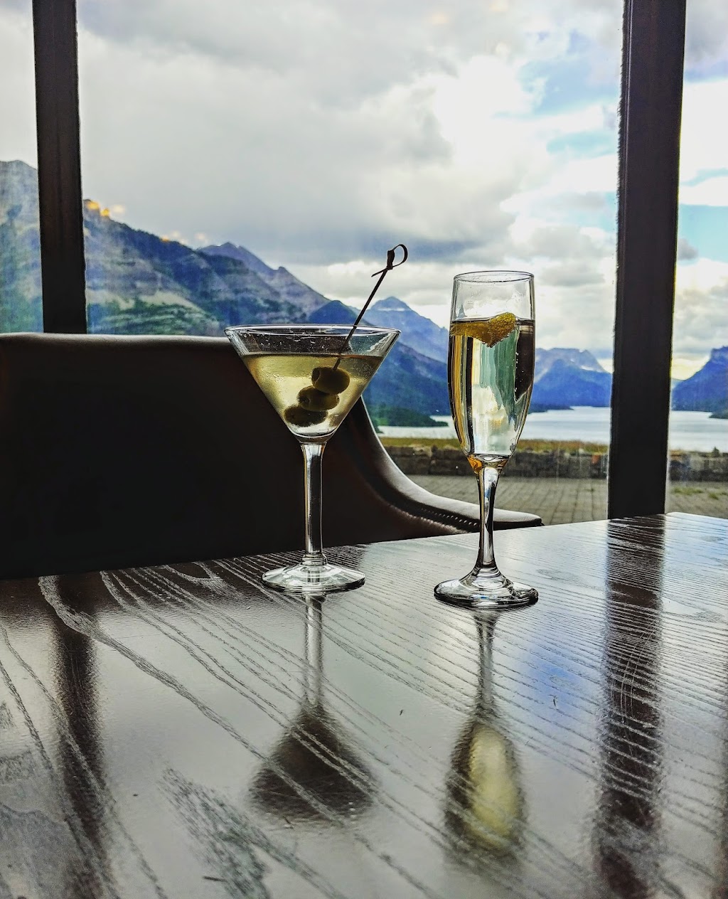 Windsor Lounge | Glacier Park Inc, AB-5, Waterton Park, AB T0K 2M0, Canada | Phone: (403) 236-3400