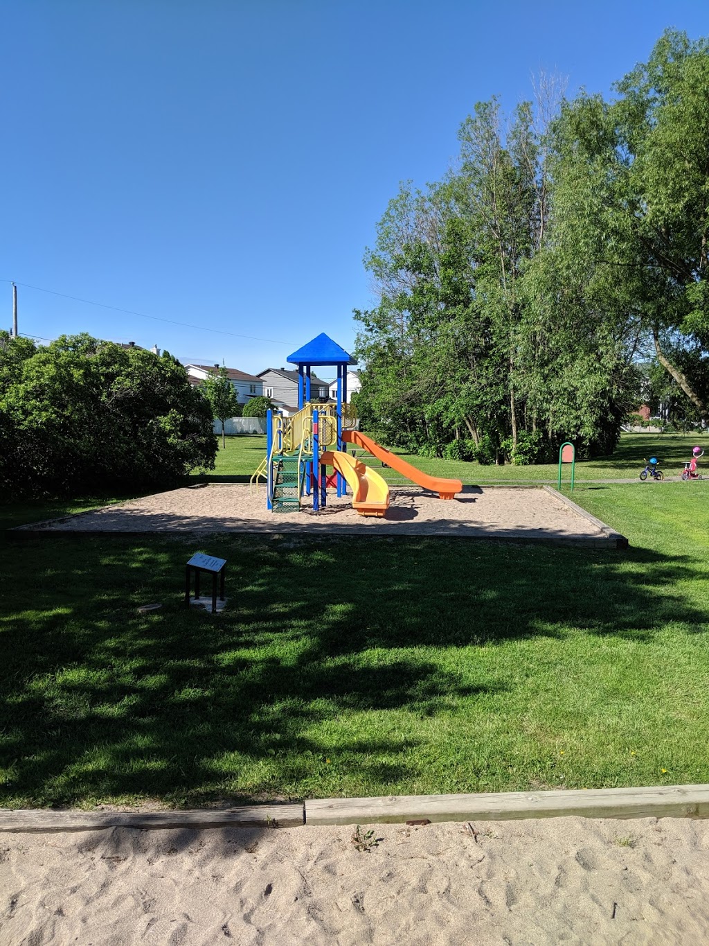 Parc du Frère-Ulysse-Baron | 545 Avenue de la Mennais, La Prairie, QC J5R 1B7, Canada | Phone: (450) 659-1393