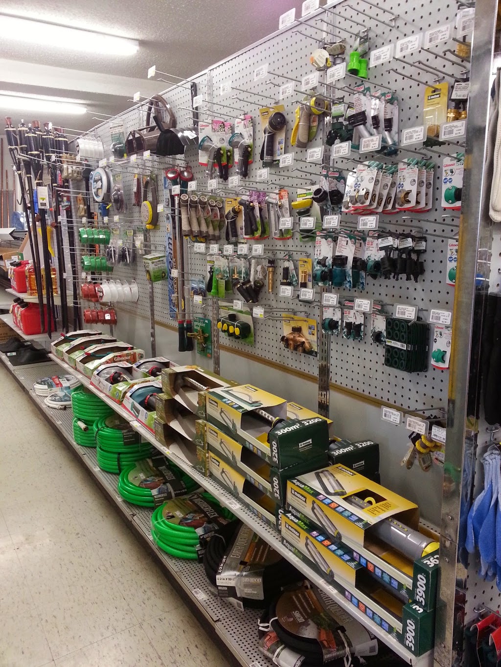 Warrens Village Hardware | 185 Portage Rd, Lewiston, NY 14092, USA | Phone: (716) 754-2301