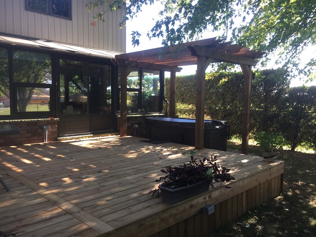 DB Fence and Deck | 304 George St, Ilderton, ON N0M 2A0, Canada | Phone: (519) 619-3283