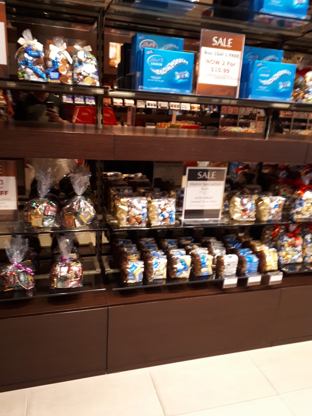 Lindt | 1230 Wellington Rd, London, ON N6E 1M3, Canada | Phone: (519) 681-7777