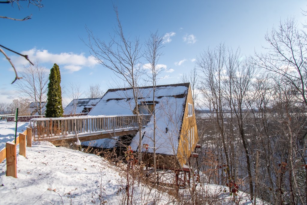 Chalet le Nid | 160 Rue du Plateau, Beaupré, QC G0A 1N0, Canada | Phone: (514) 710-7544