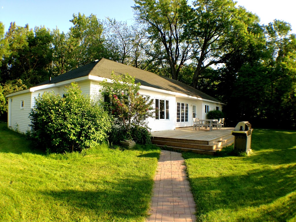 Wellers Bay Waterfront Cottage | 168B Prince Edward County Rd 39, Consecon, ON K0K 1T0, Canada | Phone: (647) 298-2287