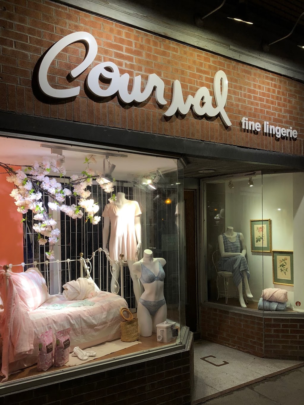 Lingerie Courval | 4861 Rue Sherbrooke Ouest, Westmount, QC H3Z 1G9, Canada | Phone: (514) 484-5656