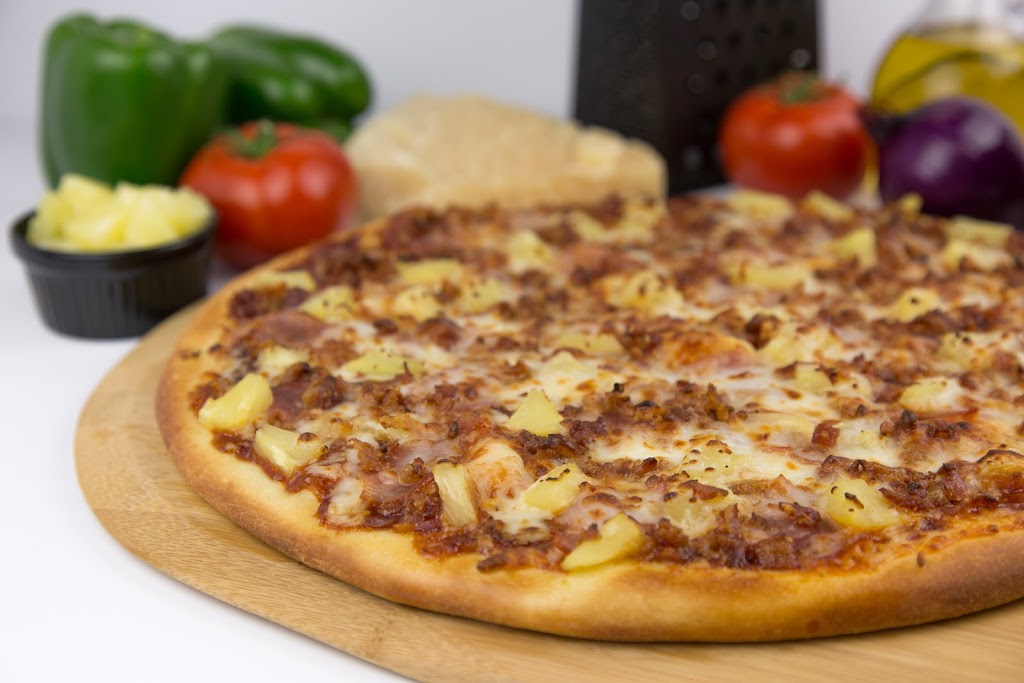 Mama Delucas Pizza | 6-160 University Ave W, Waterloo, ON N2L 3E9, Canada | Phone: (519) 884-7821