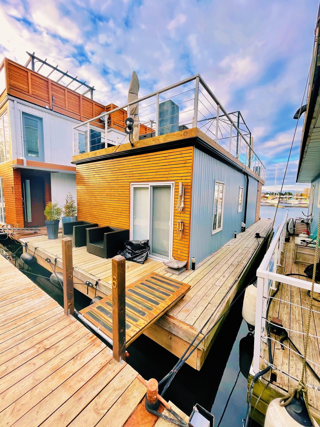 Toronto Floating Homes | 7 Brimley Rd S, Scarborough, ON M1M 3W3, Canada | Phone: (437) 221-4692