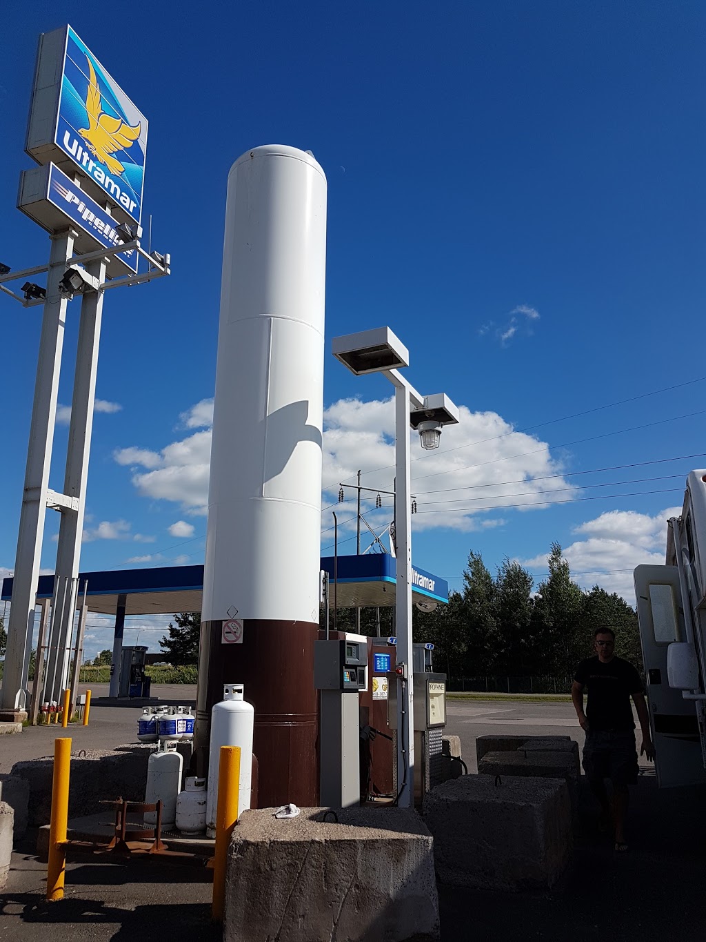 Ultramar / Pipeline | 102 Rue Olivier, Laurier-Station, QC G0S 1N0, Canada | Phone: (418) 728-2230