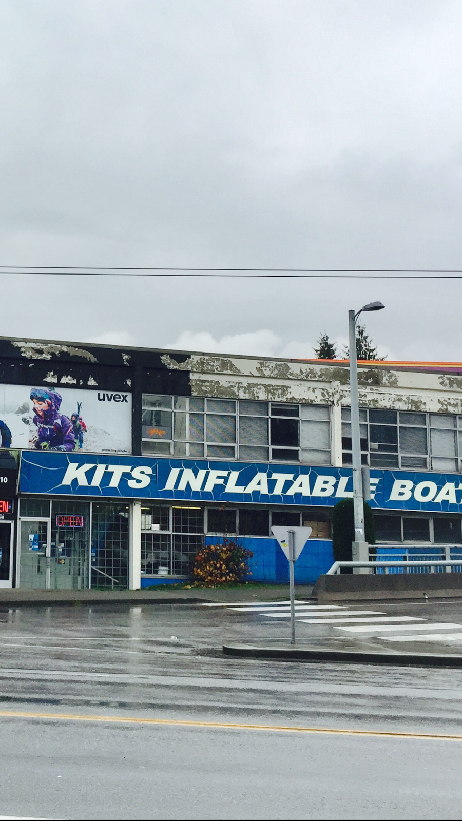 Kits Inflatable Boats | 1655 W 4th Ave, Vancouver, BC V6J 1L8, Canada | Phone: (604) 736-9877