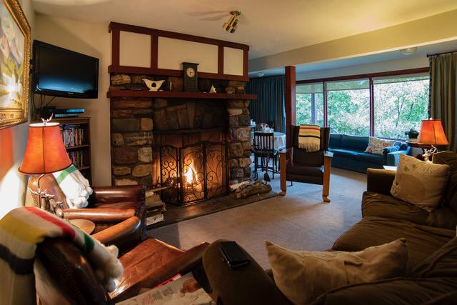 Northland Lodge | 408 Evergreen Ave, Waterton Park, AB T0K 2M0, Canada | Phone: (403) 859-2353