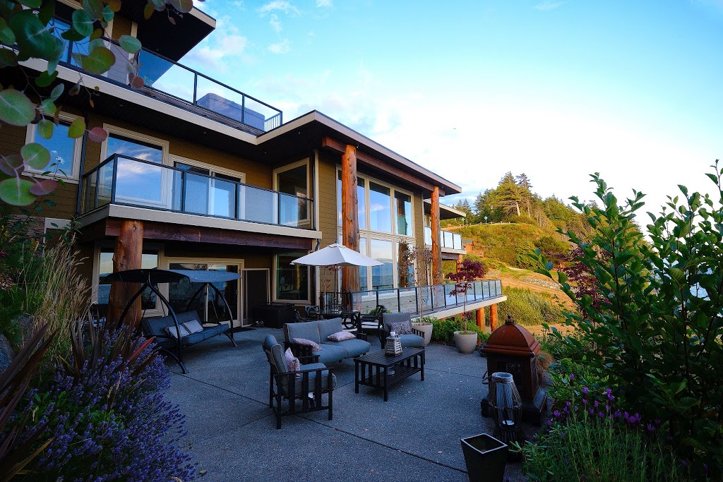 Points West Oceanfront Resort | 8969 W Coast Rd, Sooke, BC V9Z 1E7, Canada | Phone: (778) 352-1783