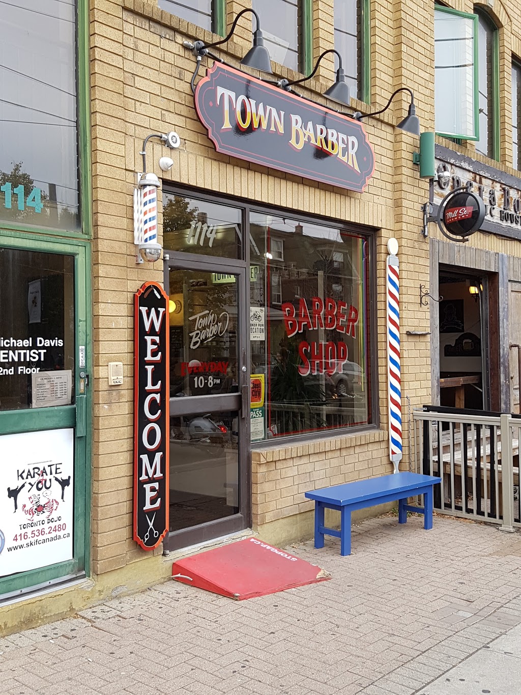 Town Barber | 1114 Dundas St W, Toronto, ON M6J 1X2, Canada | Phone: (416) 399-3499